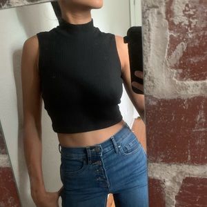 Levi’s Turtleneck Croptop